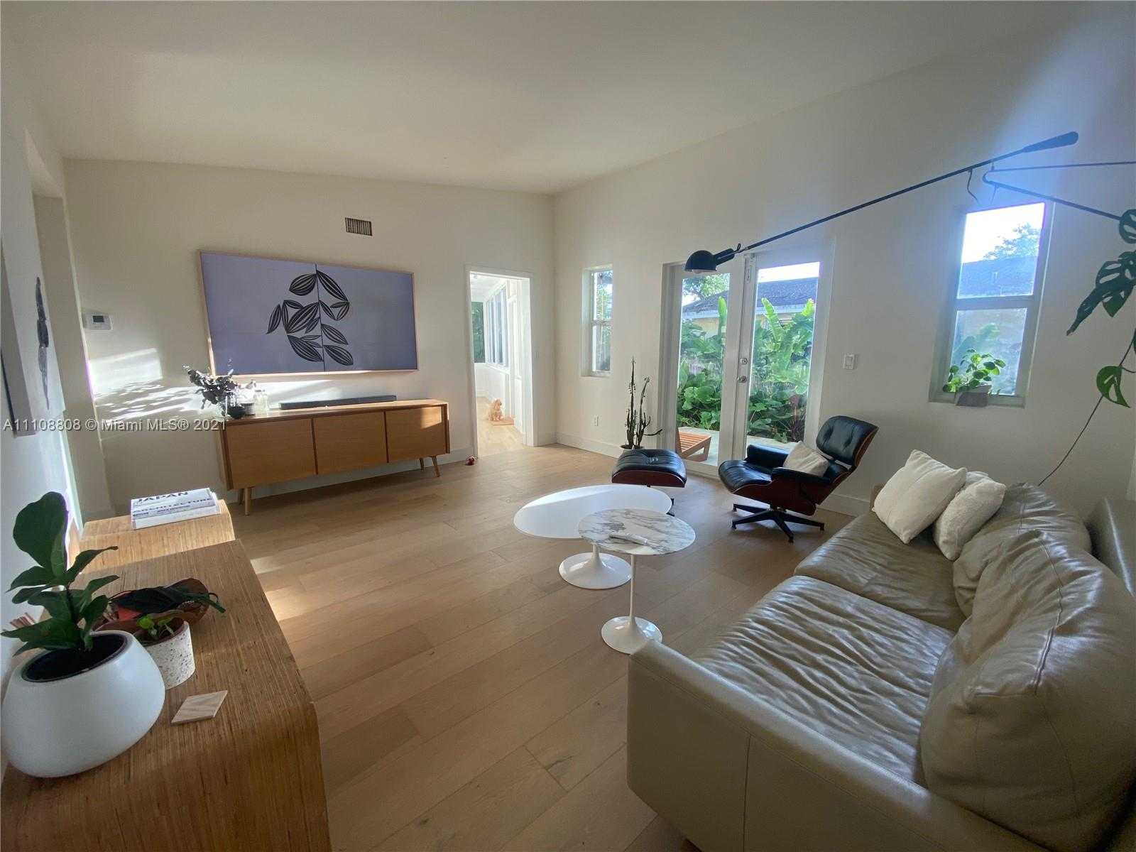 Small Image of 3365 WILLIAM AVE, Miami Number 3