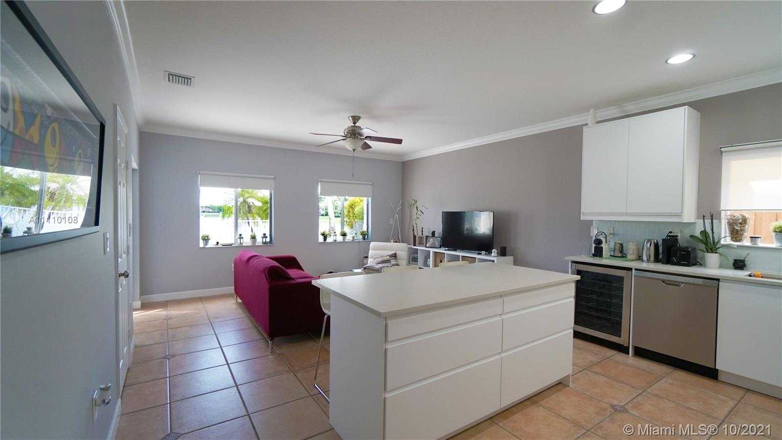Small Image of 13116 SOUTH WEST 136TH TER, Miami Number 15