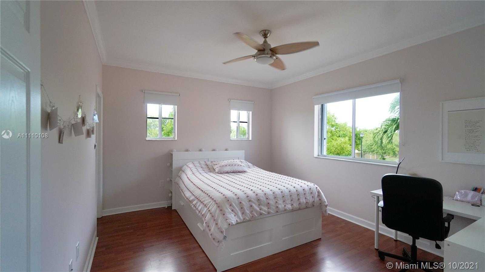Small Image of 13116 SOUTH WEST 136TH TER, Miami Number 28