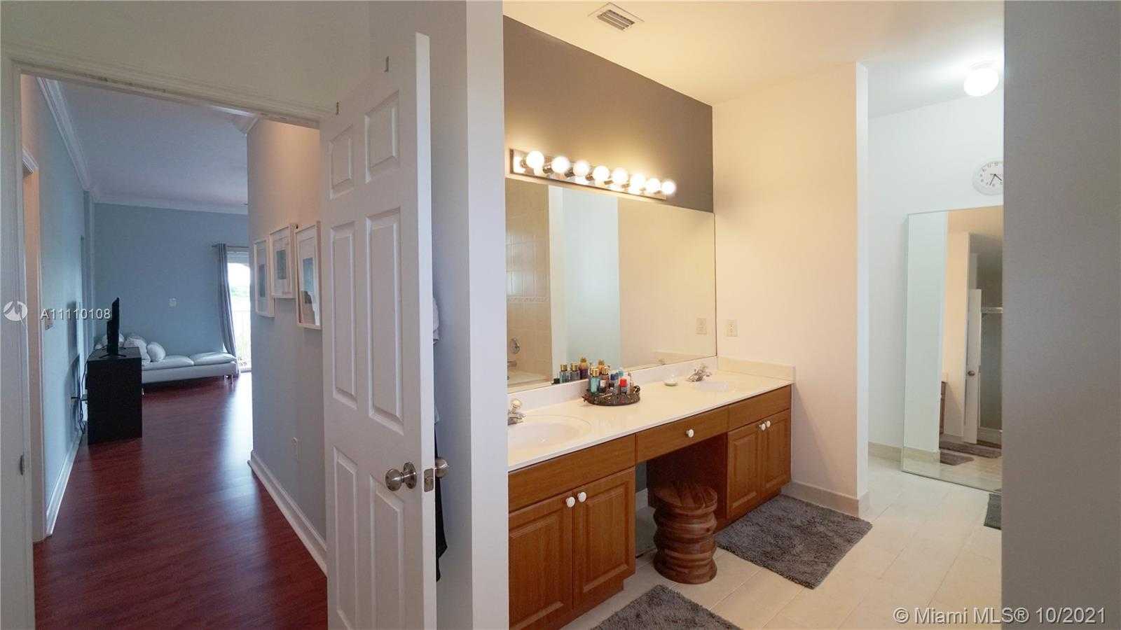 Small Image of 13116 SOUTH WEST 136TH TER, Miami Number 46