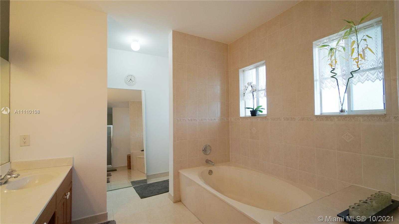 Small Image of 13116 SOUTH WEST 136TH TER, Miami Number 47