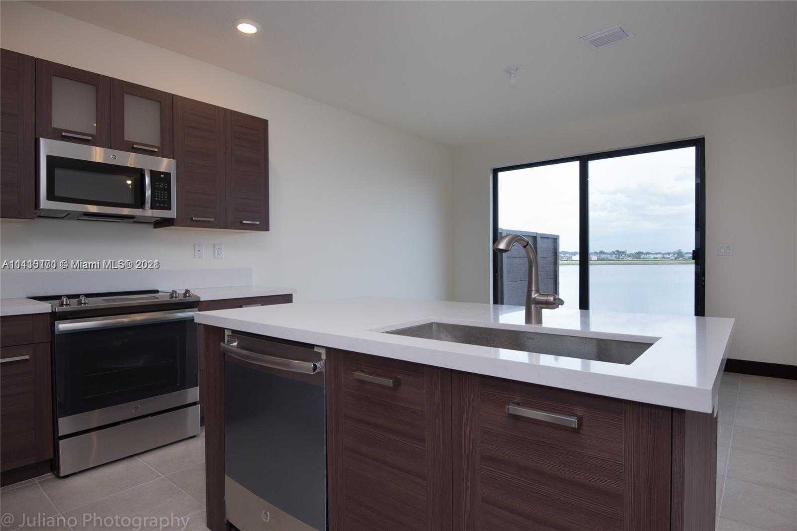 Small Image of 15955 NORTH WEST 91ST CT #15955, Miami Lakes Number 12