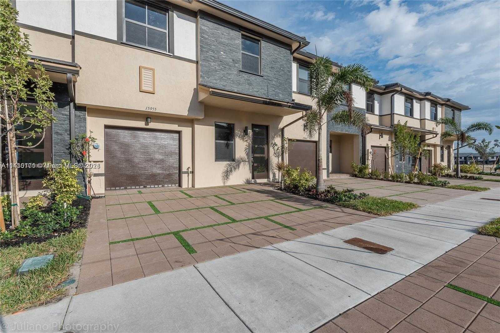 Small Image of 15955 NORTH WEST 91ST CT #15955, Miami Lakes Number 2