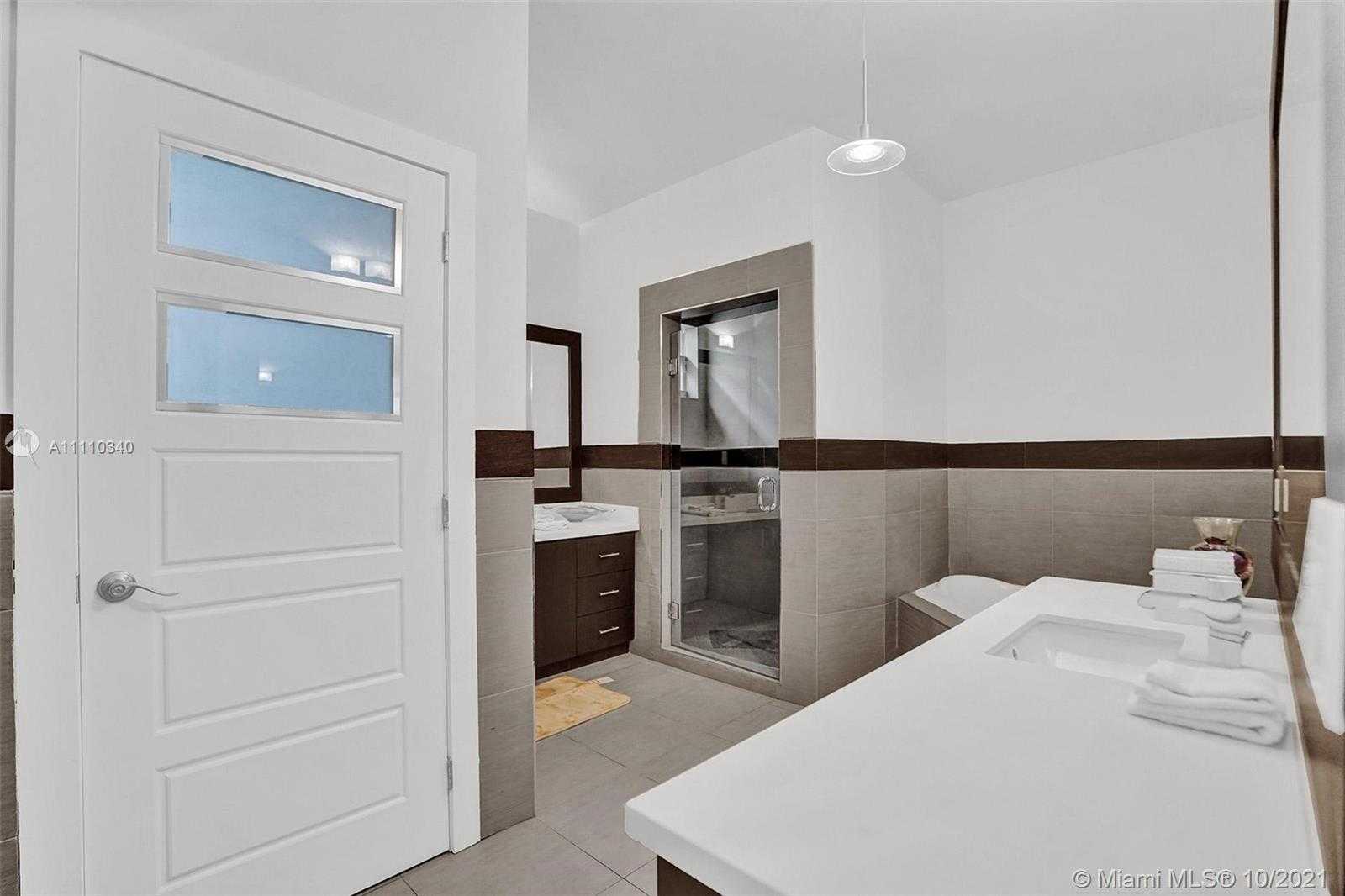 Small Image of 3160 NEW YORK ST #B, Miami Number 10