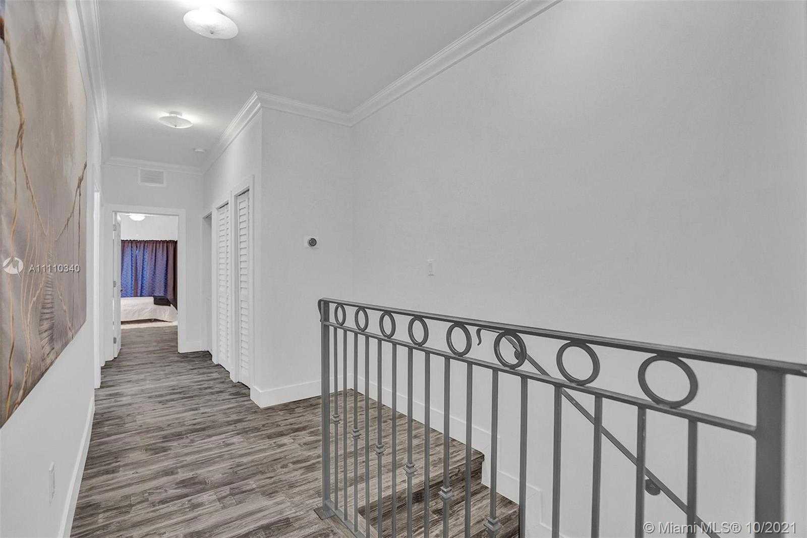 Small Image of 3160 NEW YORK ST #B, Miami Number 11