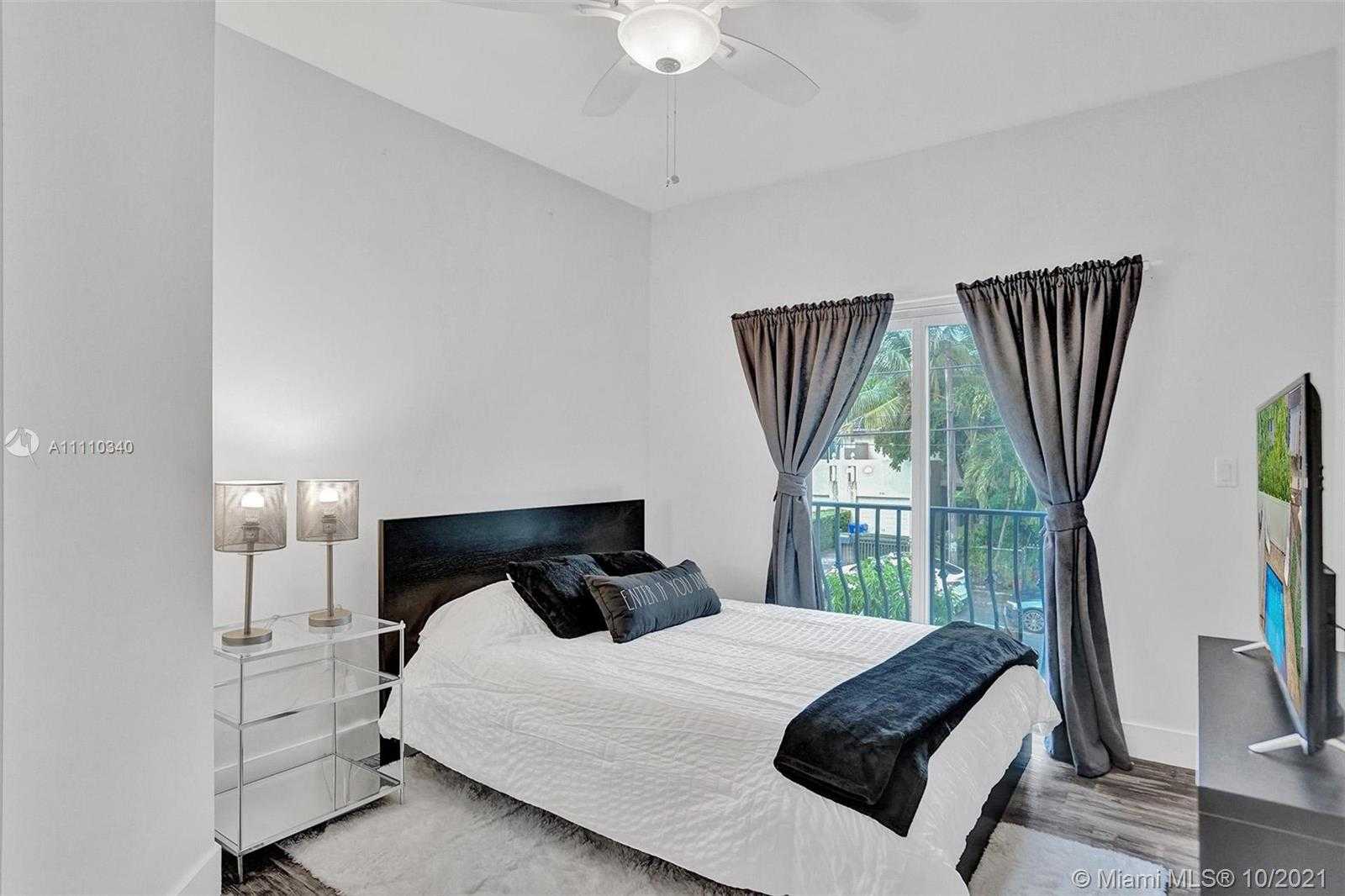 Small Image of 3160 NEW YORK ST #B, Miami Number 12