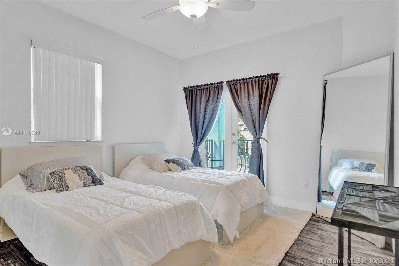 Small Image of 3160 NEW YORK ST #B, Miami Number 13