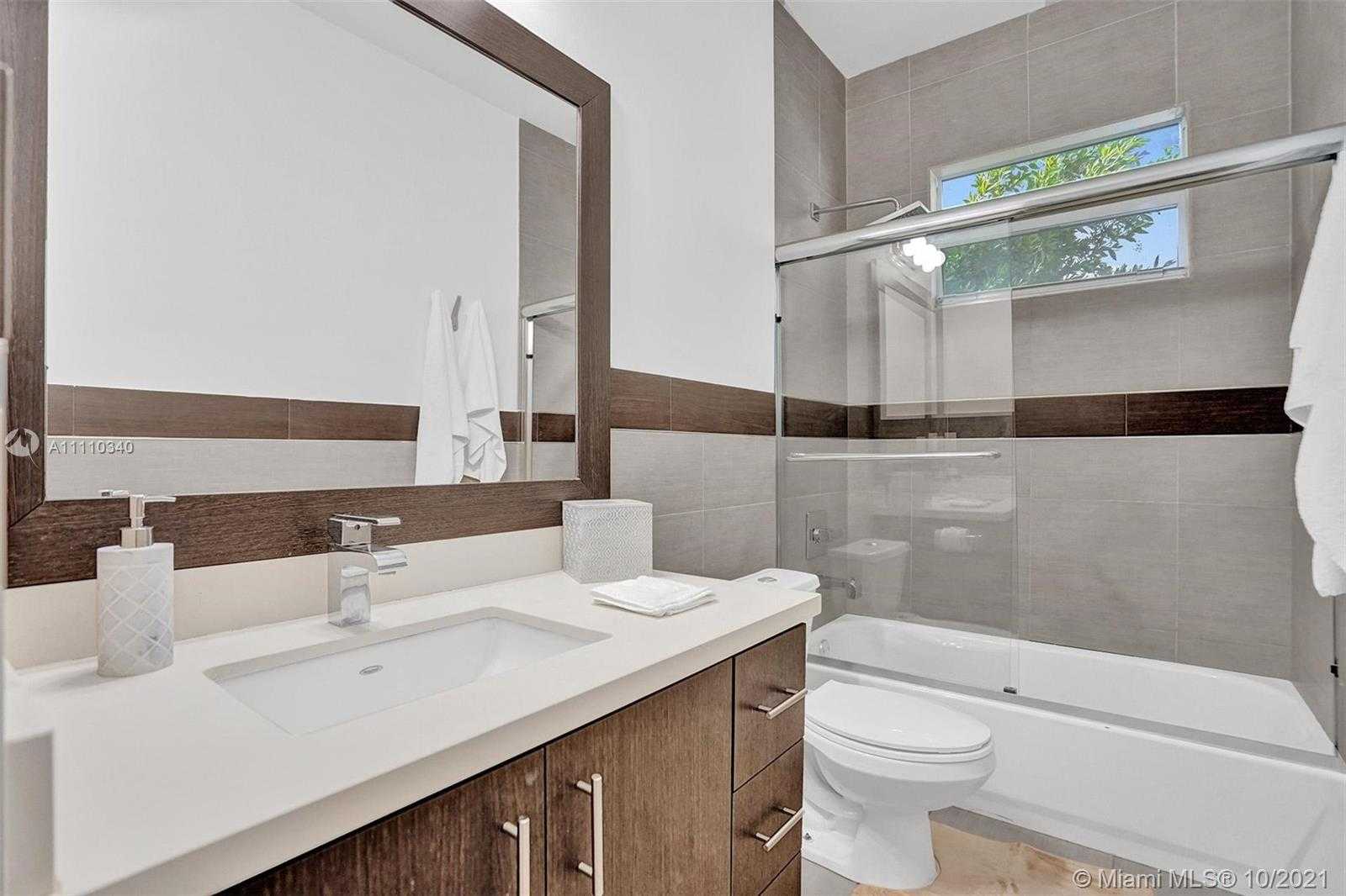Small Image of 3160 NEW YORK ST #B, Miami Number 14