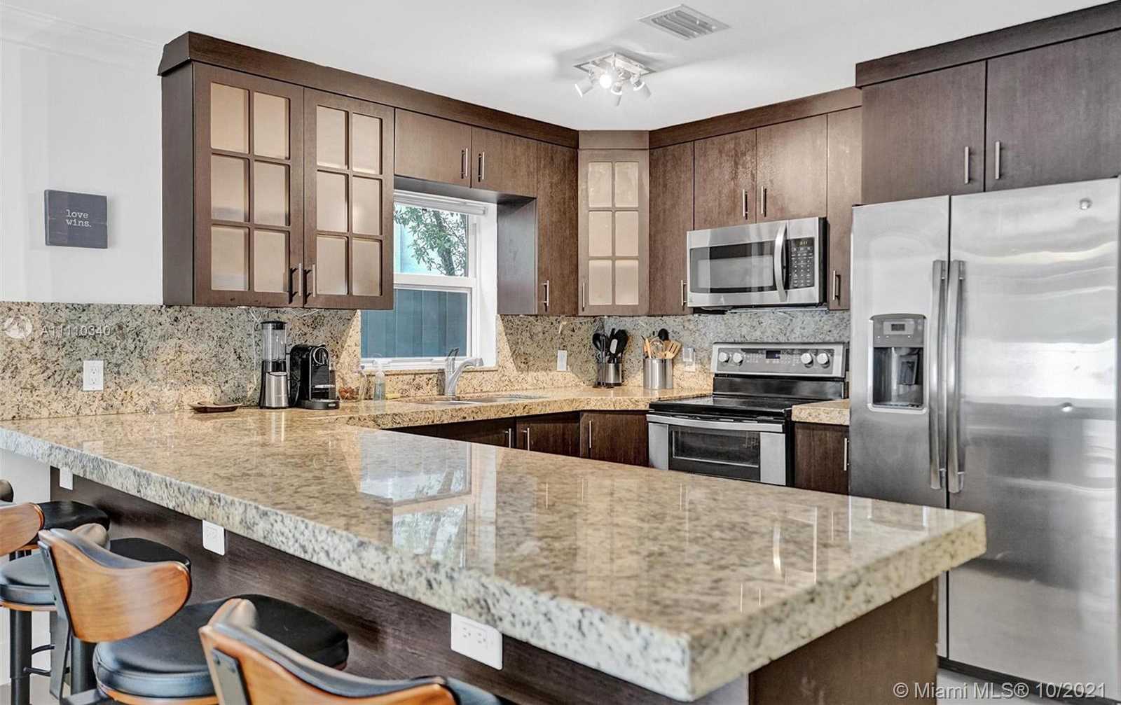 Small Image of 3160 NEW YORK ST #B, Miami Number 4