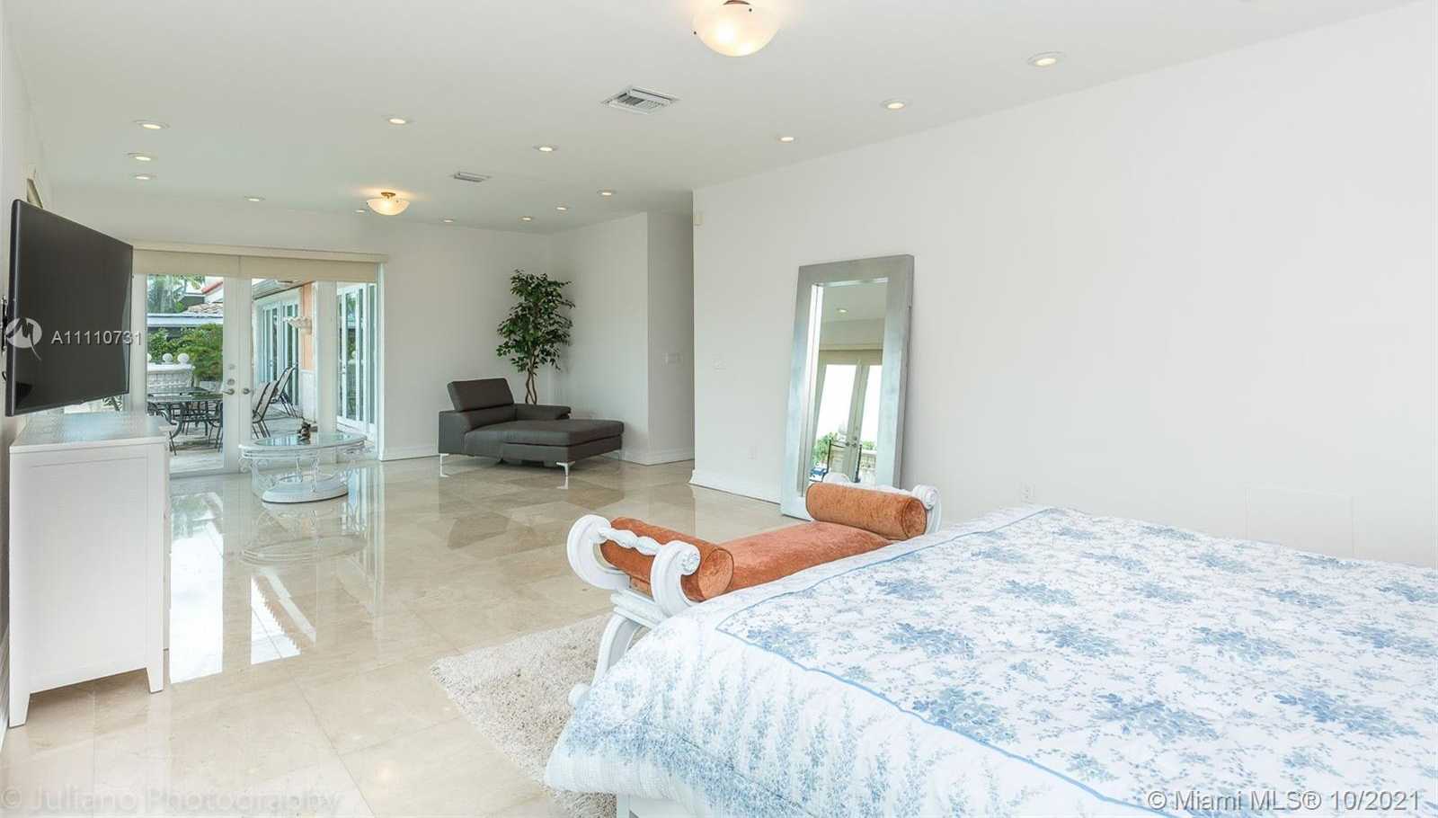 Small Image of 1249 BISCAYA DR, Surfside Number 10