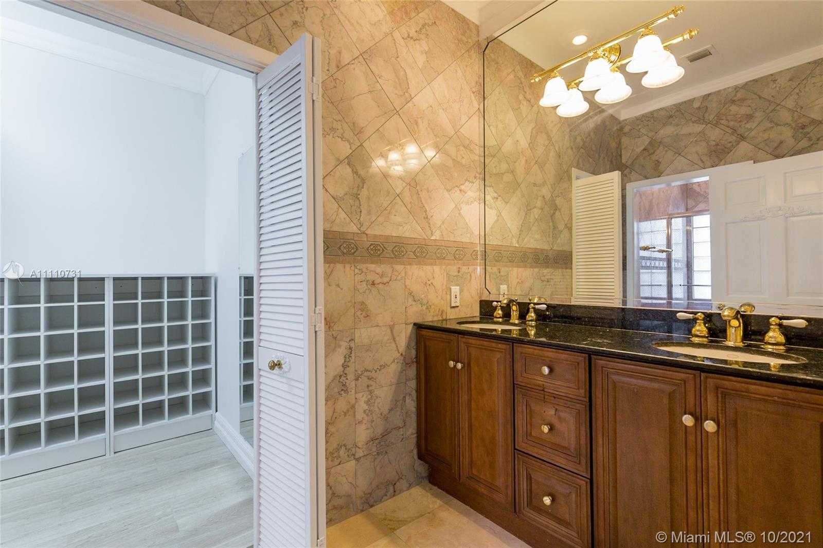 Small Image of 1249 BISCAYA DR, Surfside Number 15
