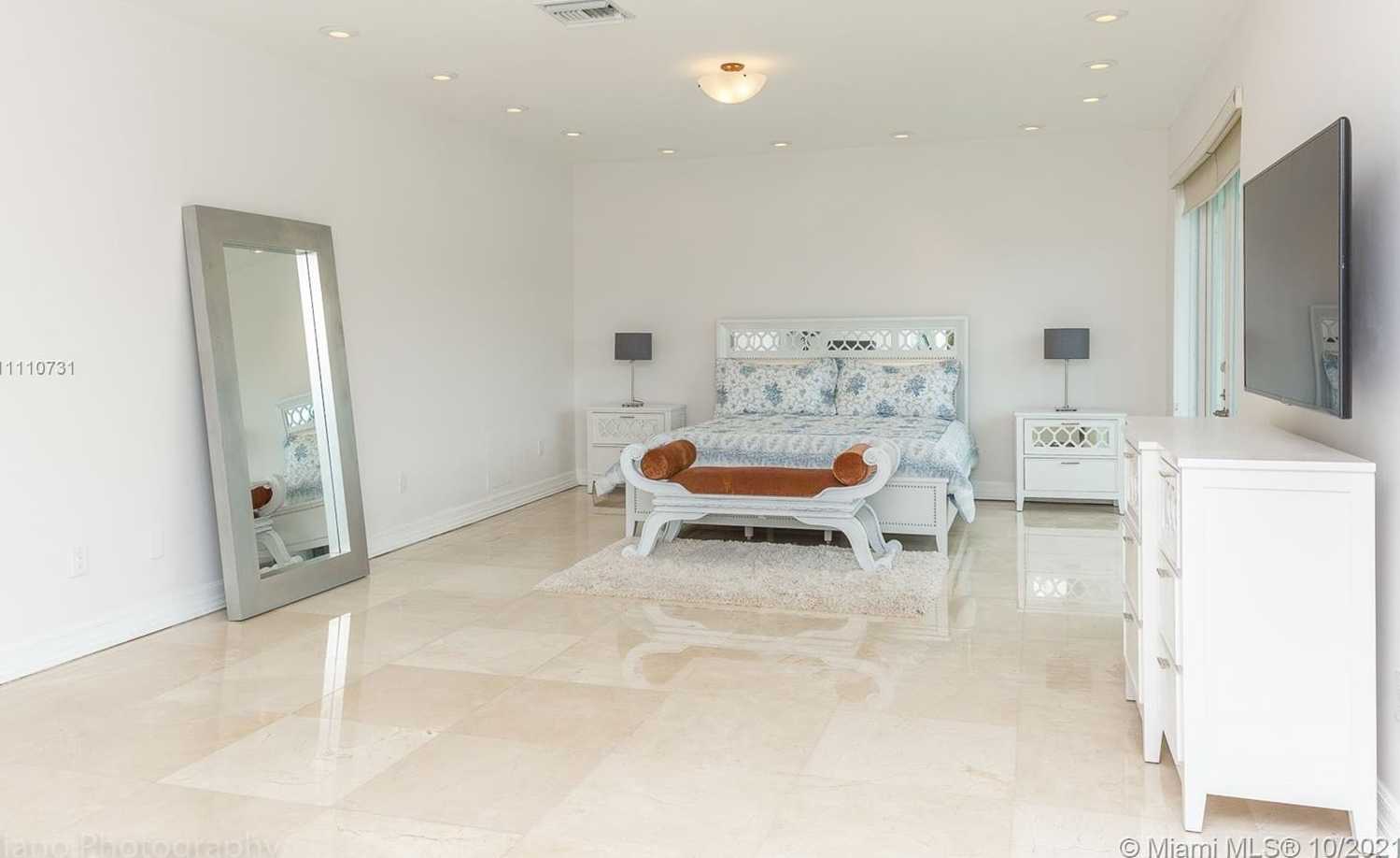 Small Image of 1249 BISCAYA DR, Surfside Number 9