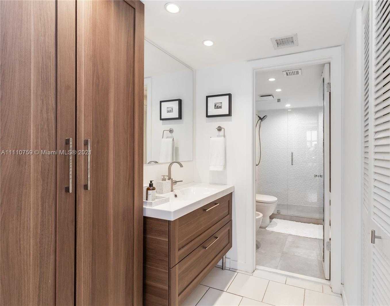 Small Image of 55 OCEAN LANE DR #1027, Key Biscayne Number 14