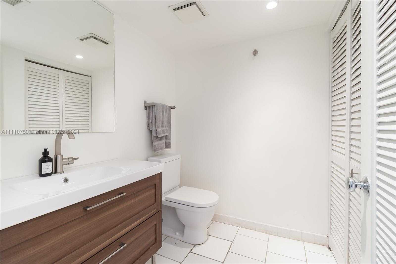 Small Image of 55 OCEAN LANE DR #1027, Key Biscayne Number 17