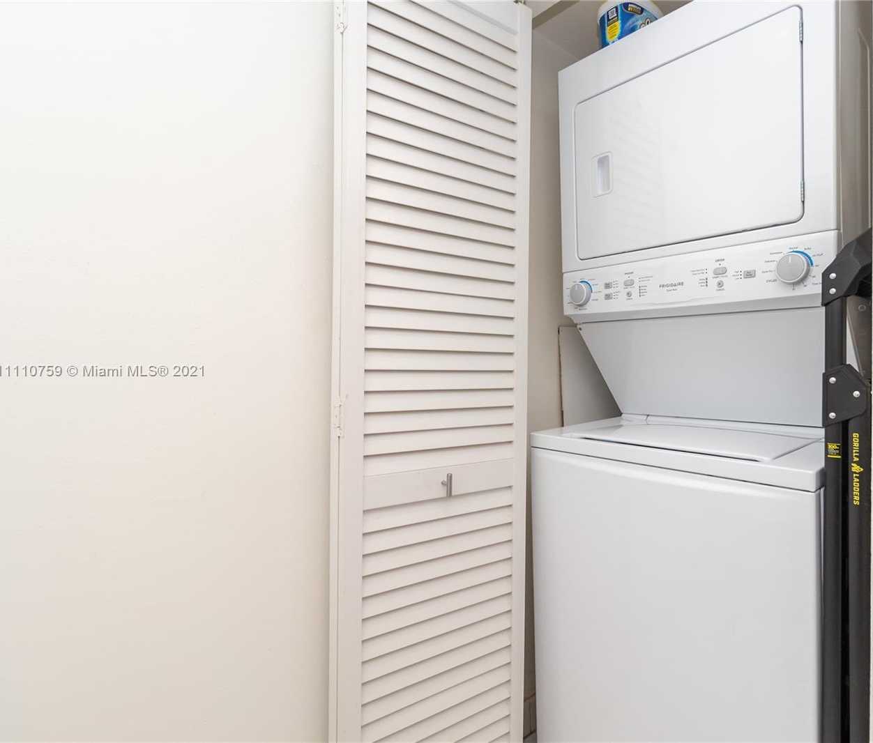 Small Image of 55 OCEAN LANE DR #1027, Key Biscayne Number 18