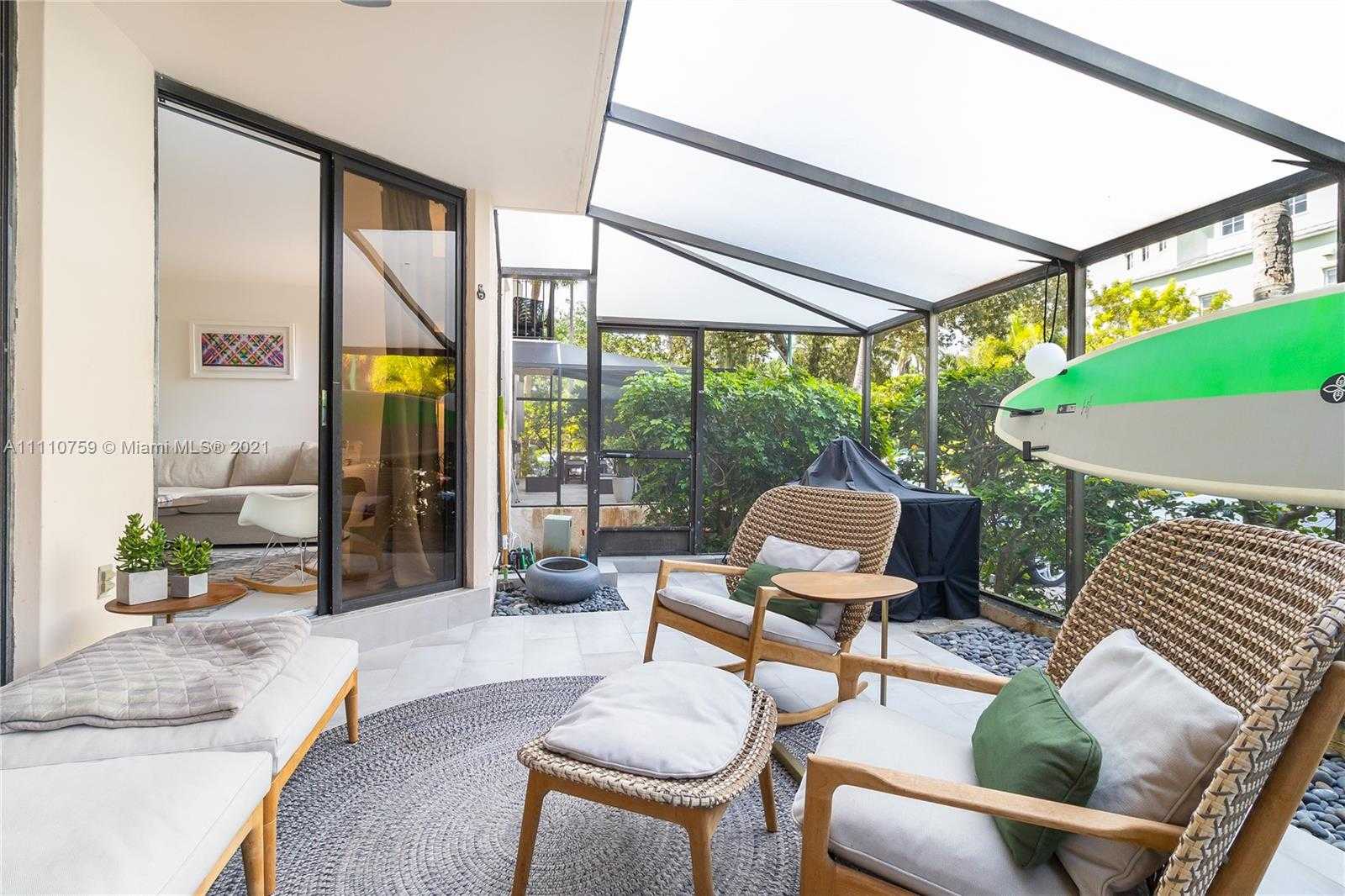 Small Image of 55 OCEAN LANE DR #1027, Key Biscayne Number 2