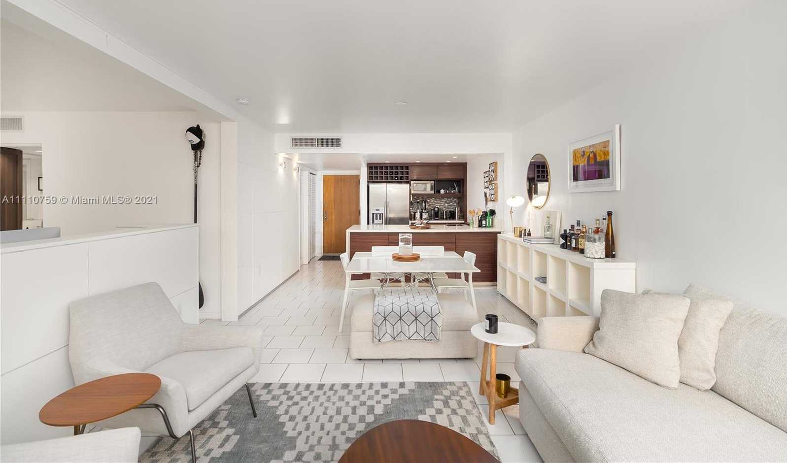 Small Image of 55 OCEAN LANE DR #1027, Key Biscayne Number 4