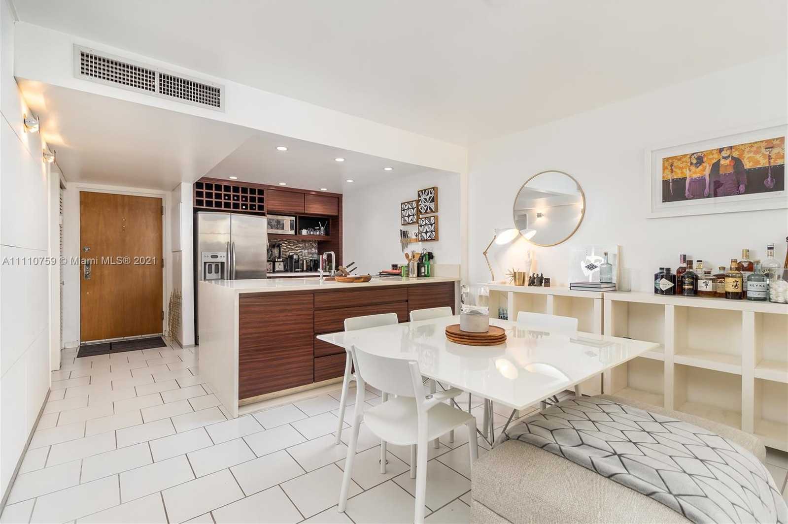 Small Image of 55 OCEAN LANE DR #1027, Key Biscayne Number 5