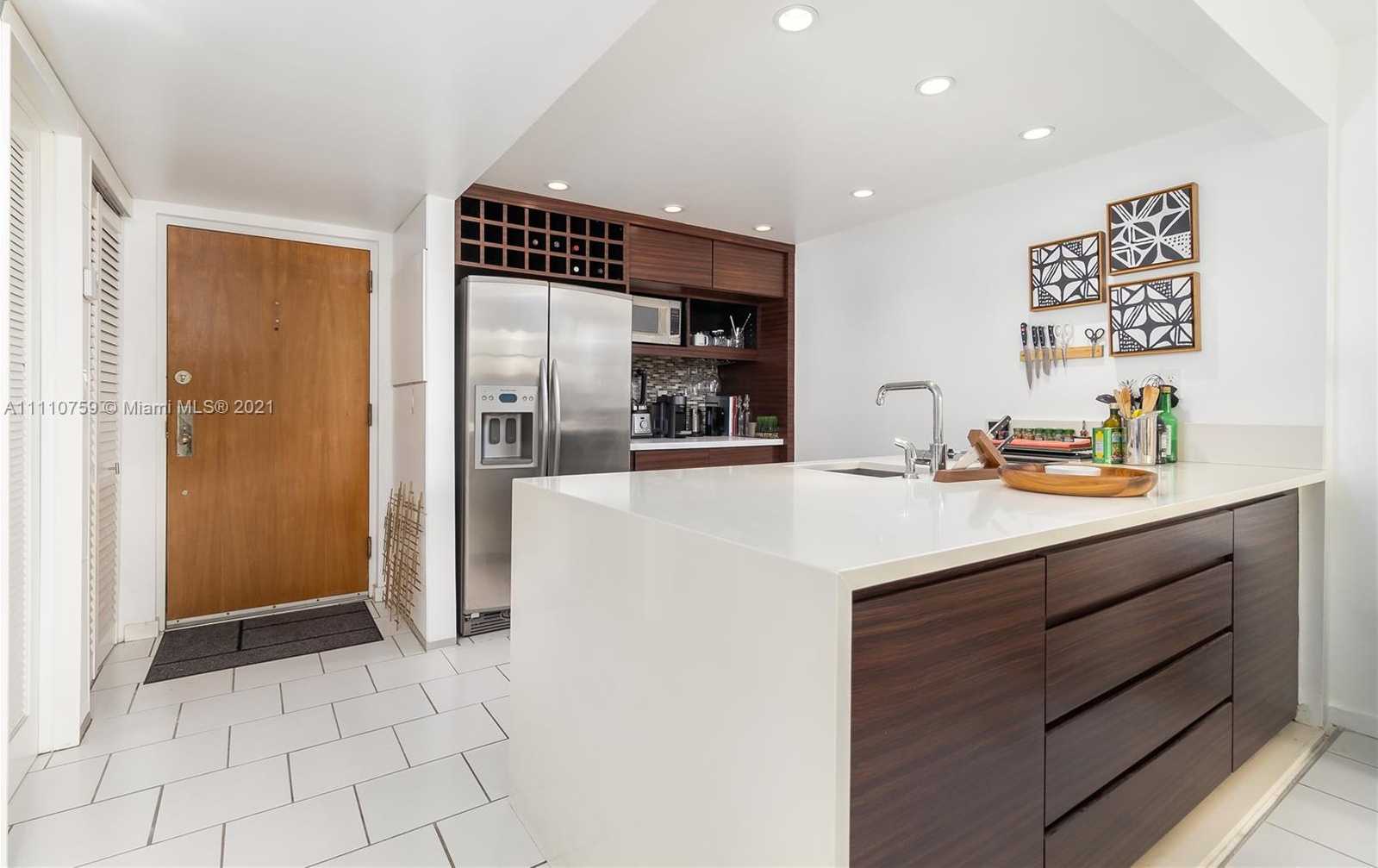 Small Image of 55 OCEAN LANE DR #1027, Key Biscayne Number 8