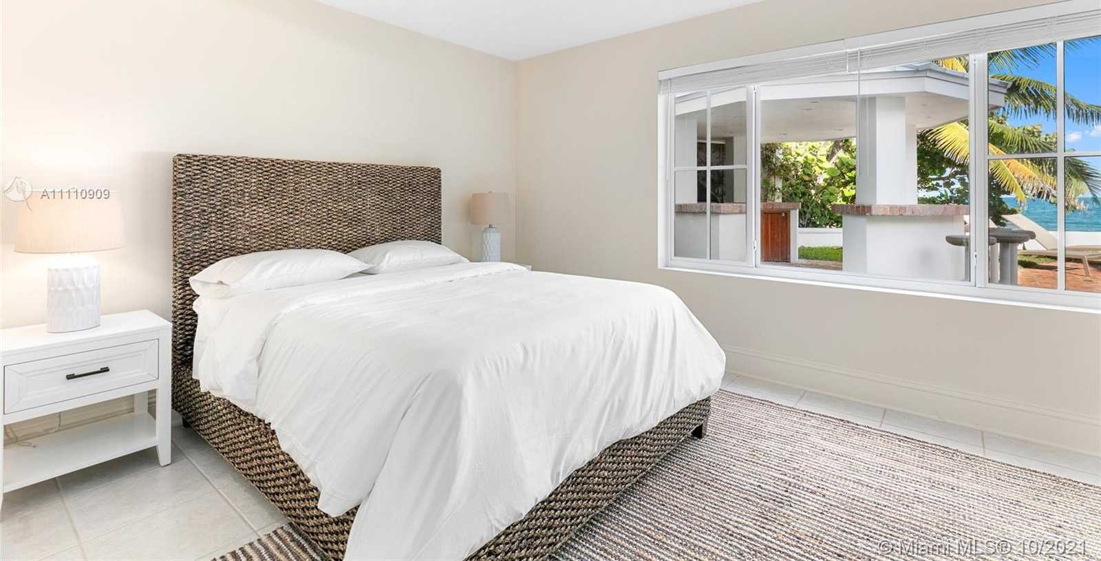 Small Image of 399 OCEAN BLVD, Golden Beach Number 24