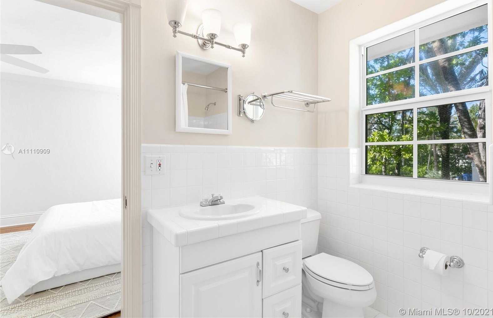 Small Image of 399 OCEAN BLVD, Golden Beach Number 26