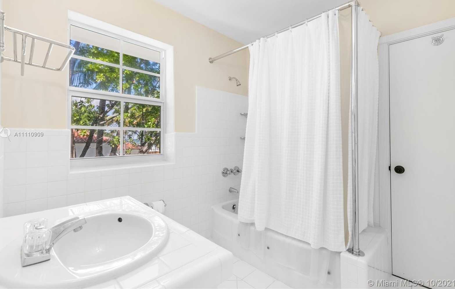 Small Image of 399 OCEAN BLVD, Golden Beach Number 27