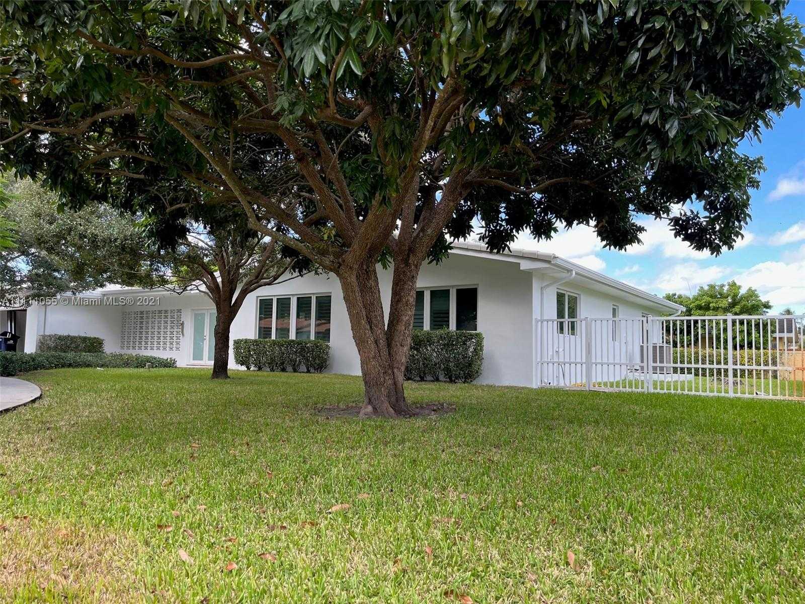 Small Image of 7921 SOUTH WEST 143RD ST, Palmetto Bay Number 3