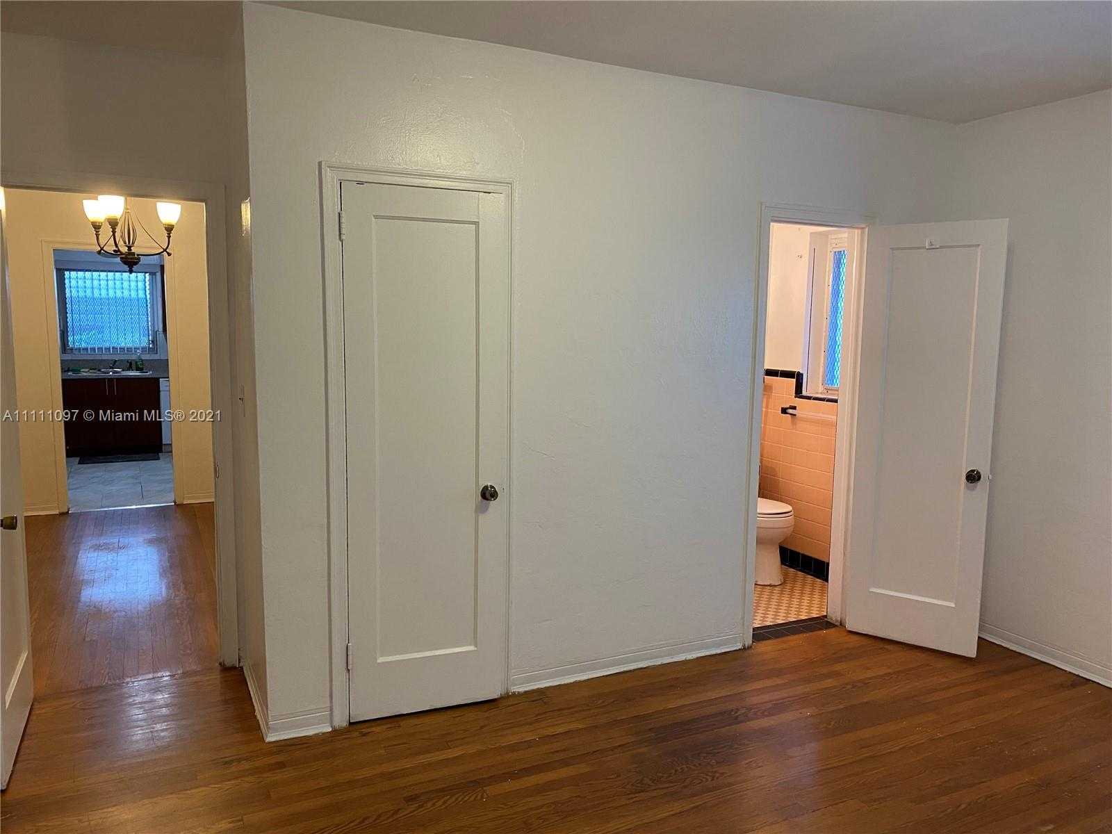 Small Image of 7921 CARLYLE AV #1, Miami Beach Number 3