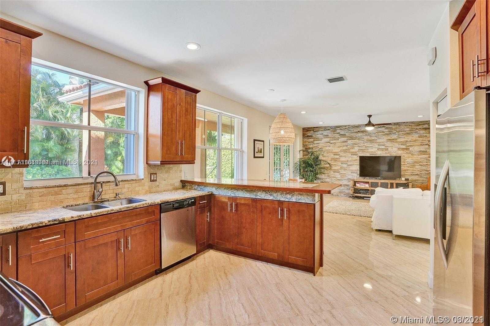 Small Image of 1541 SANDPIPER CIR, Weston Number 13