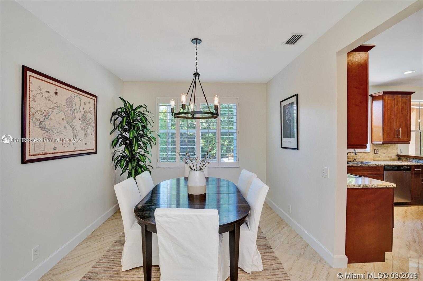 Small Image of 1541 SANDPIPER CIR, Weston Number 15