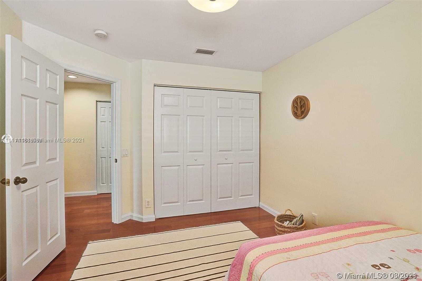 Small Image of 1541 SANDPIPER CIR, Weston Number 26