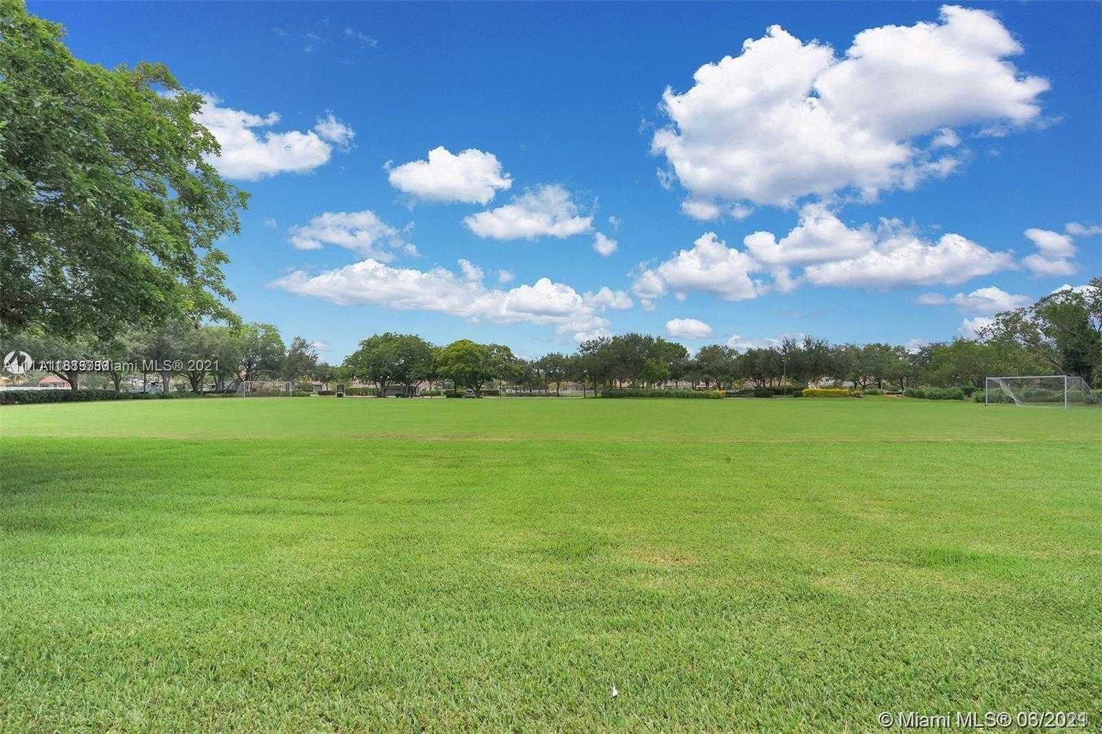 Small Image of 1541 SANDPIPER CIR, Weston Number 36