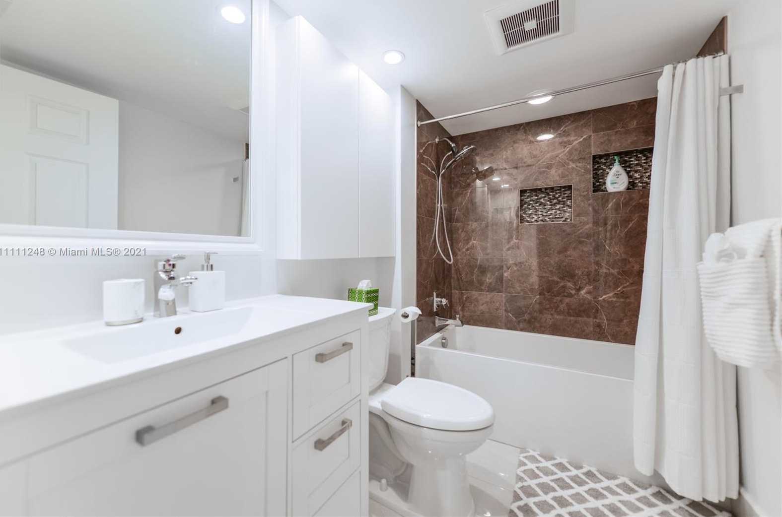 Small Image of 1155 BRICKELL BAY DR #1801, Miami Number 12
