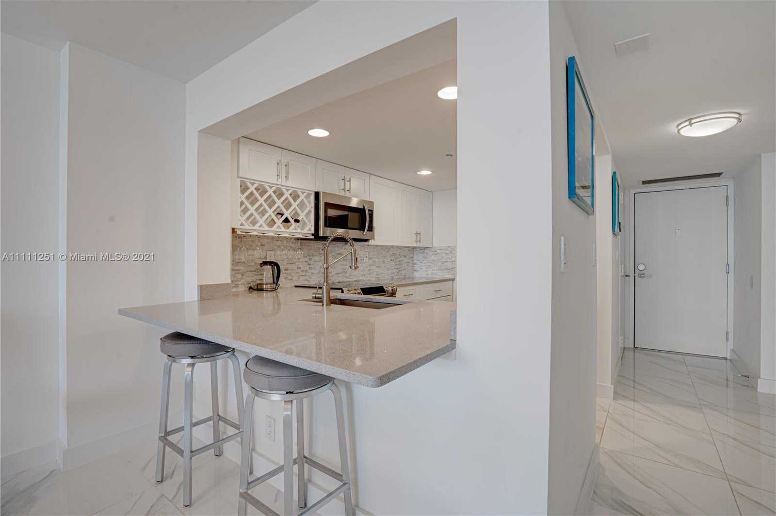 Small Image of 2555 COLLINS AVE #2207, Miami Beach Number 14