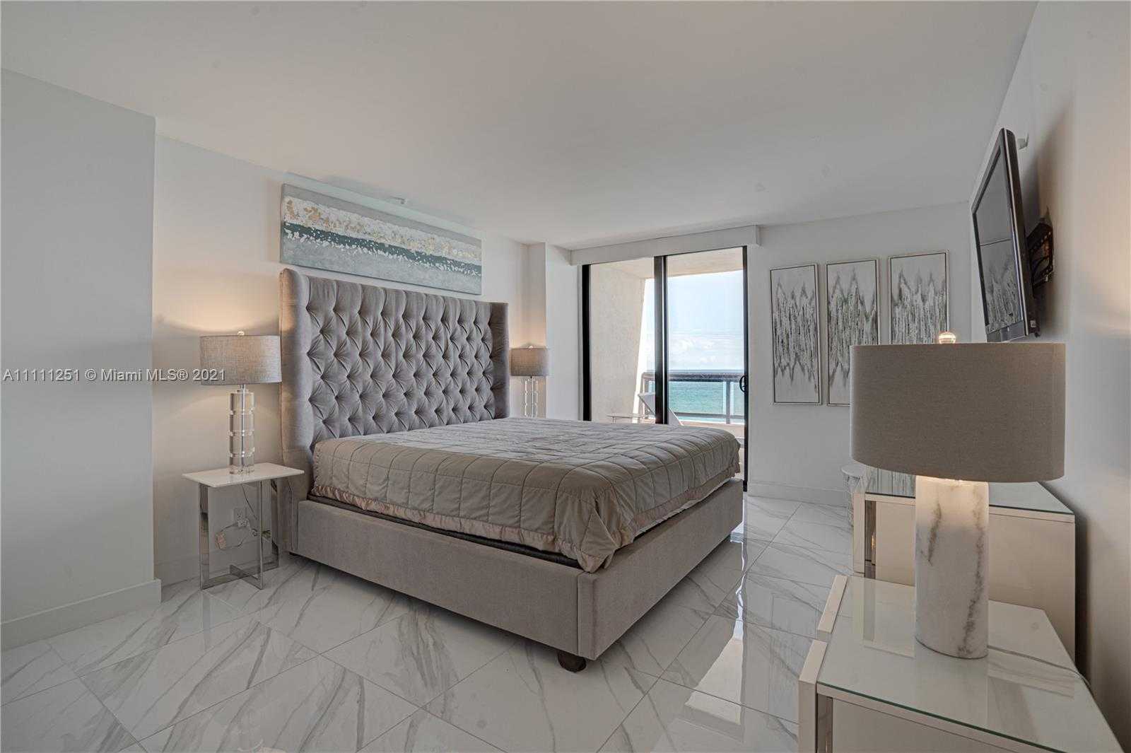 Small Image of 2555 COLLINS AVE #2207, Miami Beach Number 15