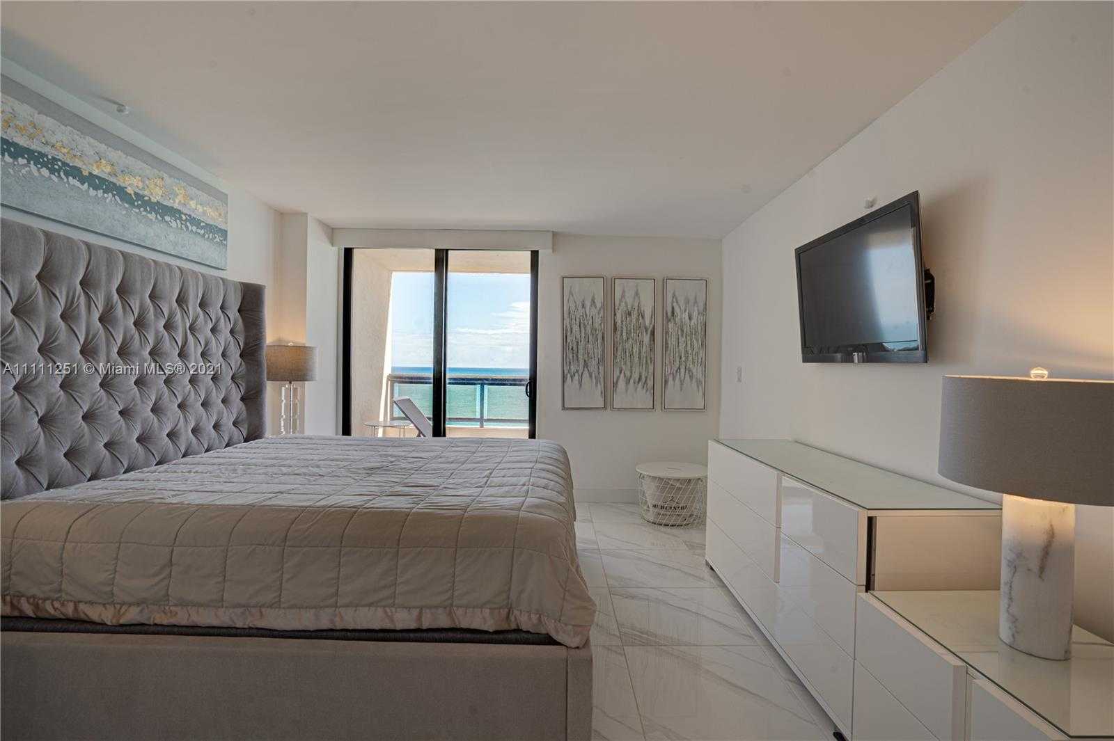 Small Image of 2555 COLLINS AVE #2207, Miami Beach Number 16