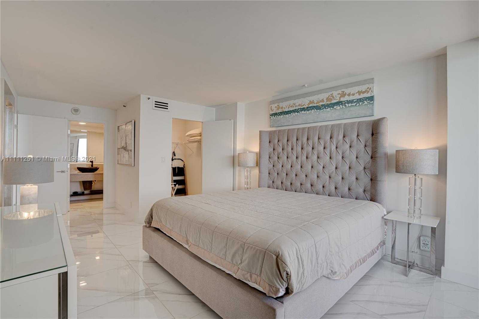 Small Image of 2555 COLLINS AVE #2207, Miami Beach Number 17