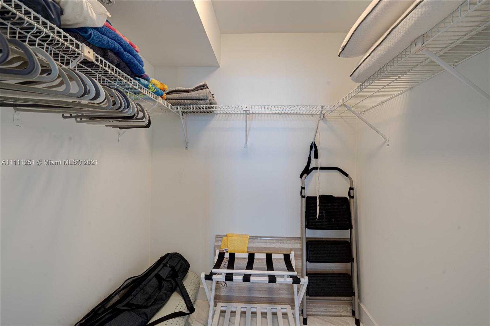 Small Image of 2555 COLLINS AVE #2207, Miami Beach Number 18