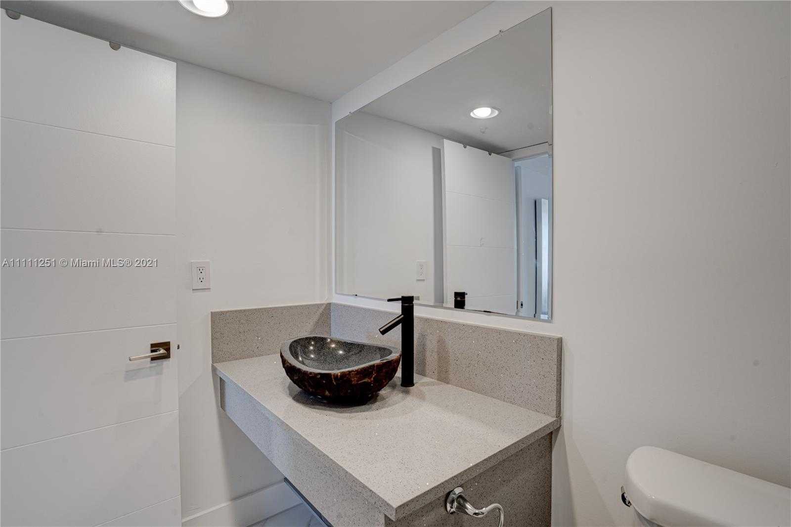 Small Image of 2555 COLLINS AVE #2207, Miami Beach Number 20