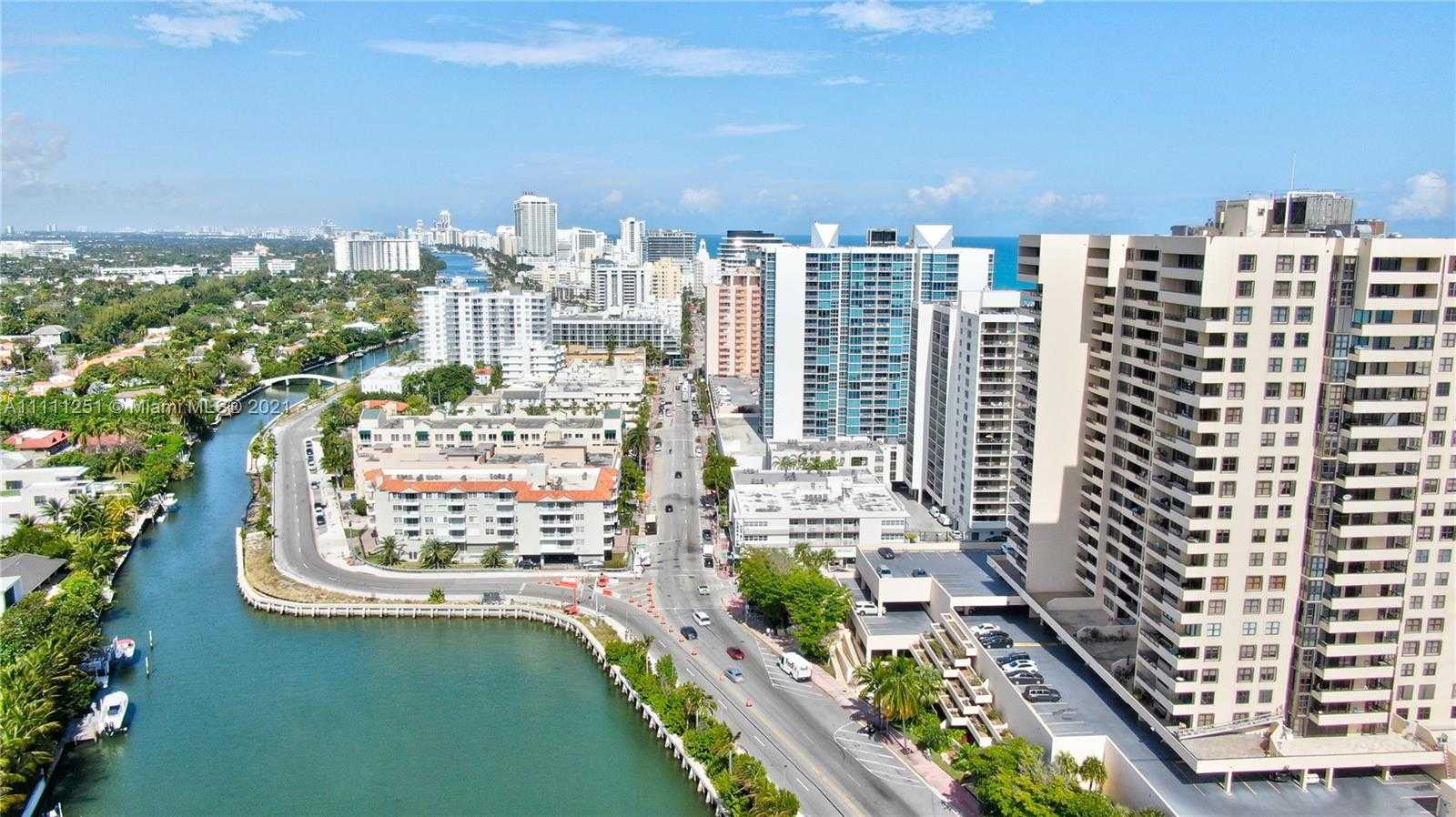 Small Image of 2555 COLLINS AVE #2207, Miami Beach Number 32