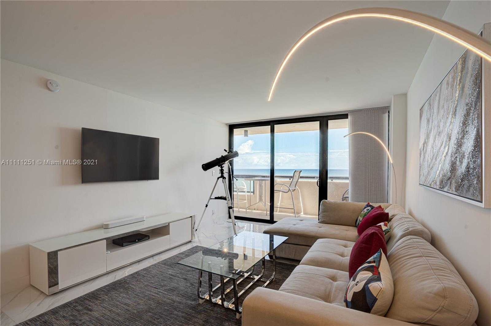 Small Image of 2555 COLLINS AVE #2207, Miami Beach Number 4
