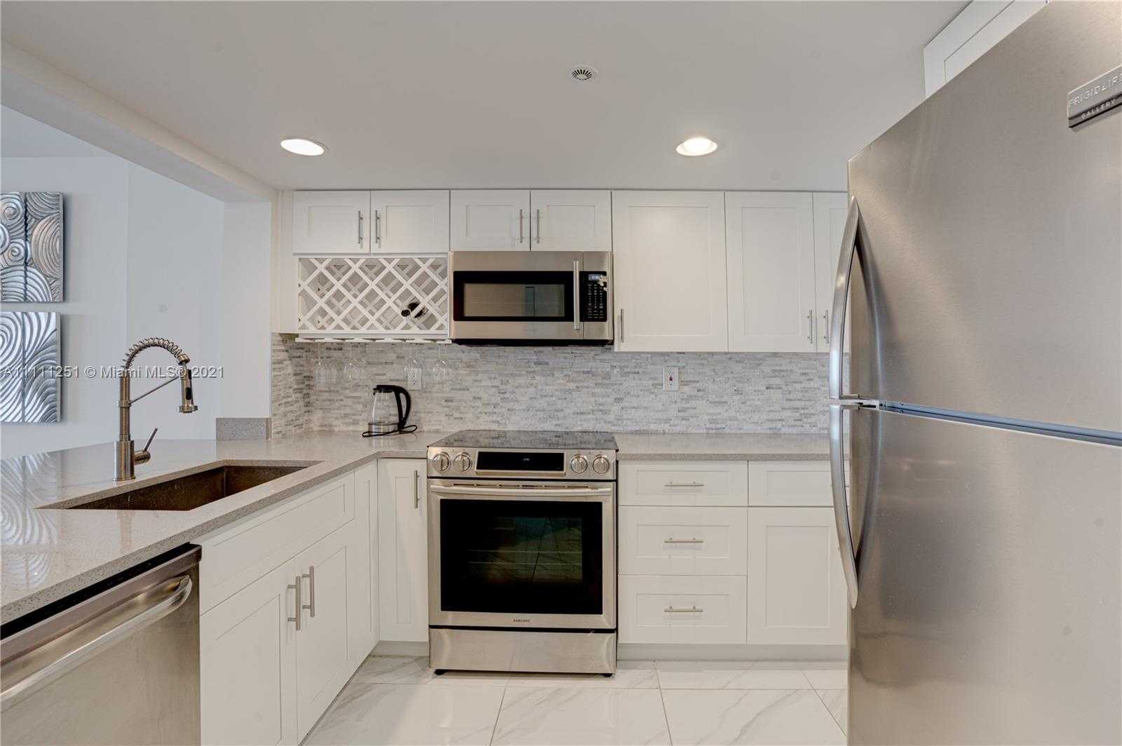 Small Image of 2555 COLLINS AVE #2207, Miami Beach Number 7