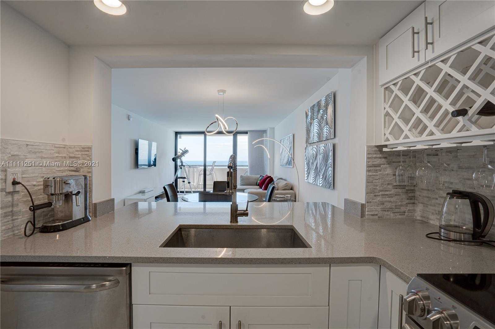 Small Image of 2555 COLLINS AVE #2207, Miami Beach Number 8