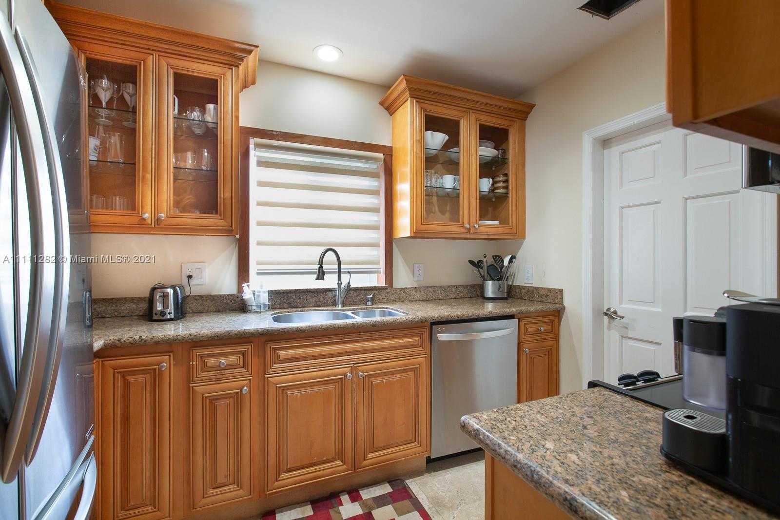 Small Image of 3910 SOUTH WEST 60TH PL, Miami Number 10