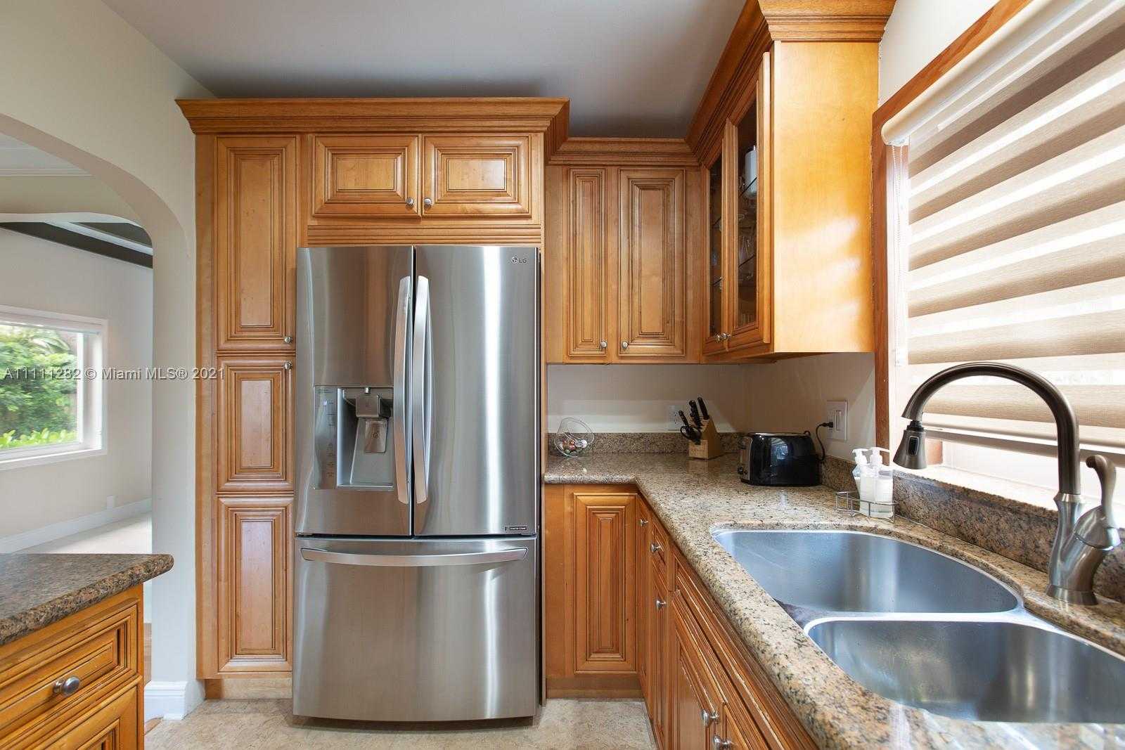 Small Image of 3910 SOUTH WEST 60TH PL, Miami Number 11