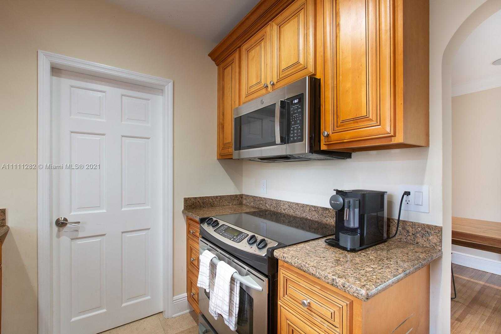 Small Image of 3910 SOUTH WEST 60TH PL, Miami Number 12