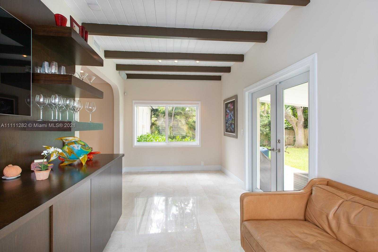 Small Image of 3910 SOUTH WEST 60TH PL, Miami Number 15