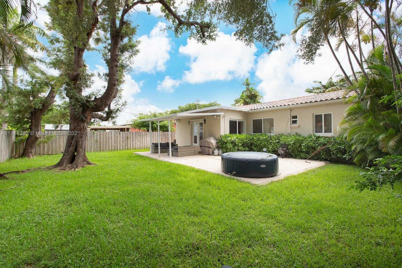 Small Image of 3910 SOUTH WEST 60TH PL, Miami Number 16