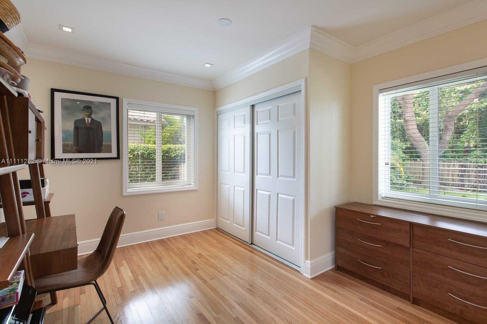 Small Image of 3910 SOUTH WEST 60TH PL, Miami Number 22