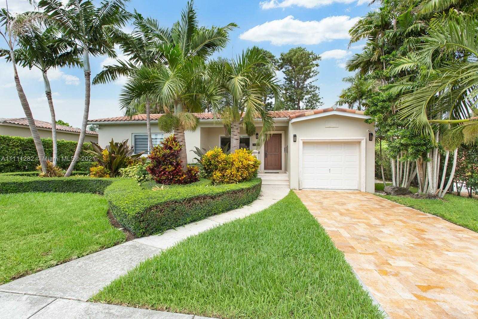 Small Image of 3910 SOUTH WEST 60TH PL, Miami Number 3
